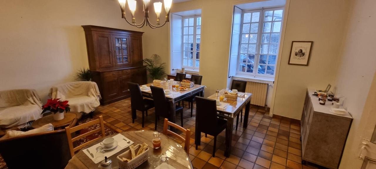 Maison Au Loup - Superbe Ancien Hotel Particulier Du Xvie Siecle Au Coeur De La Vieille Ville Du Puy Le Puy-en-Velay 外观 照片